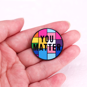 Nagyon fontos vagy bross színű zománc jelvény kiegészítők