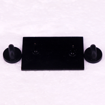 Som príliš zaneprázdnený svojou brošňou na trávnik, humornými vtipnými doplnkami na odznaky.