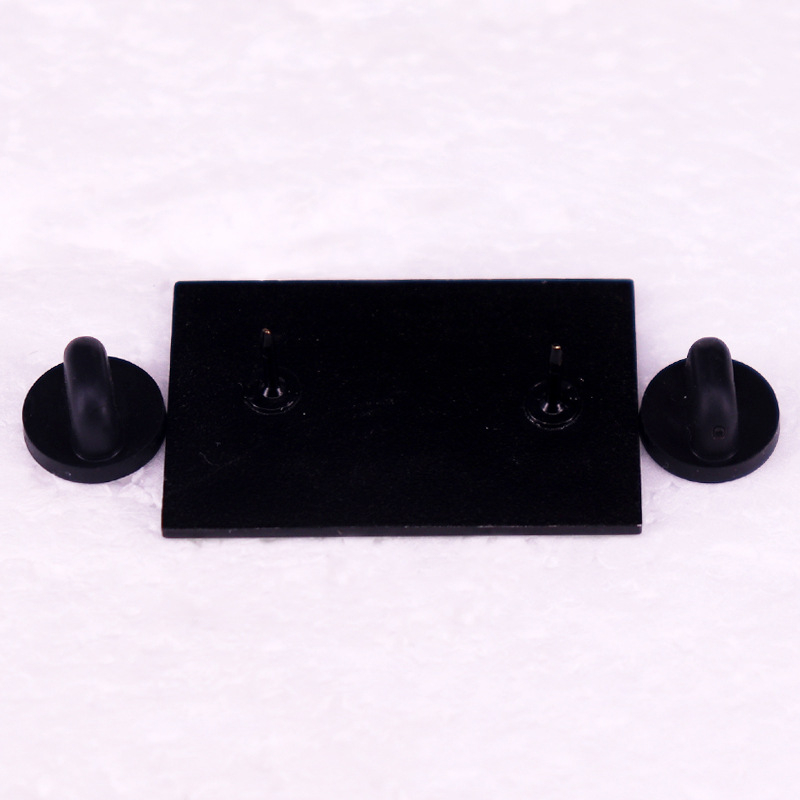 Som príliš zaneprázdnený svojou brošňou na trávnik, humornými vtipnými doplnkami na odznaky.