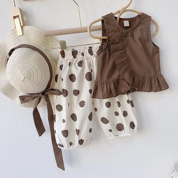 Νέο καλοκαιρινό στυλ 2024 για κορίτσια, αμάνικο πουκάμισο με στολισμένα αυτιά, πουά παντελόνι με φαρδιά μπατζάκια, βρεφικό casual κοστούμι με καπέλο