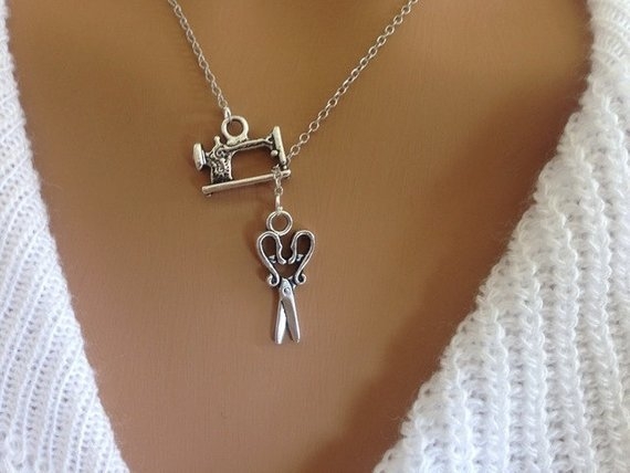 Euroopa ja Ameerika väliskaubanduse isikupärastatud ehted õmblusmasina kääridega ripats moekombinatsioon õdede kaelakee rangluu kett hulgimüük