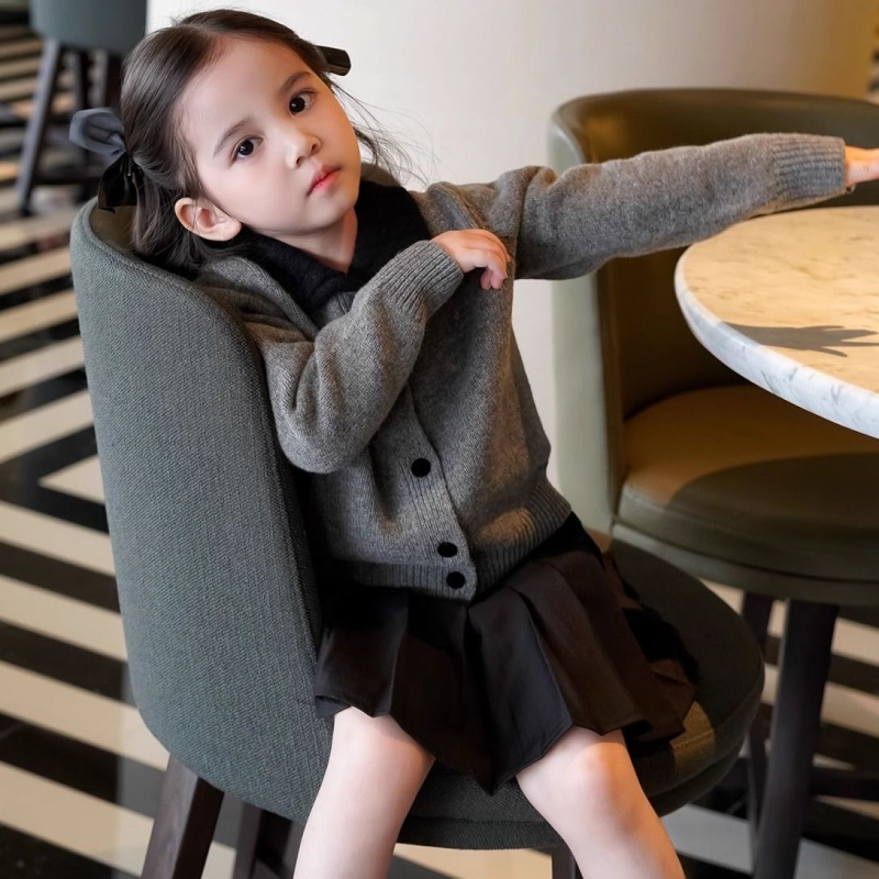 Jesenski i zimski pleteni kardigan za djevojčice u francuskom akademskom stilu 2024. s reverom za novorođenče