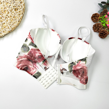 Keha vormiv roosiprindiga rinnaümbris armsa ja armsa stiiliga võrkvöö, lühikesed seljata volditud traksid, tasuta aluspesu