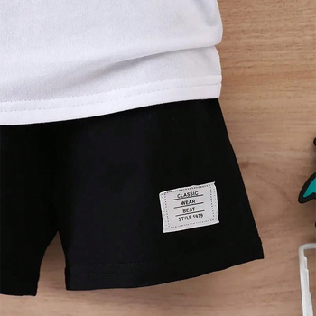 Ležérny chlapčenský oblek Letné oblečenie pre deti s absorpčnými vlastnosťami, detské oblečenie triedy A, letný oblek, tričko s krátkym rukávom, šortky