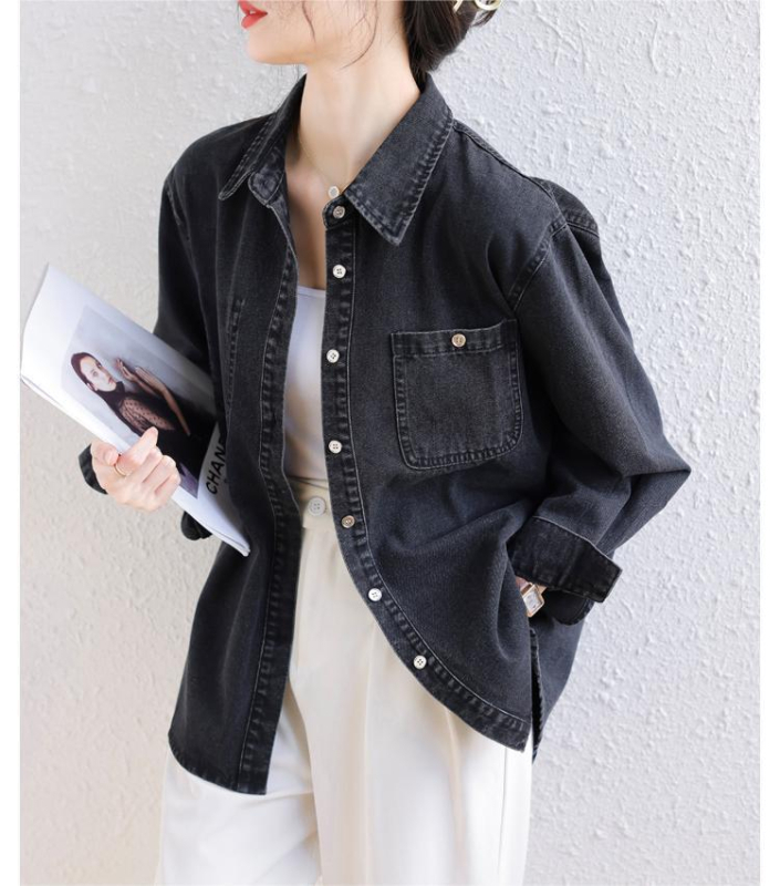 Dámska čierna džínsová košeľa, ležérna splývavá bunda s ochranou proti slnku, tenký top s dlhým rukávom