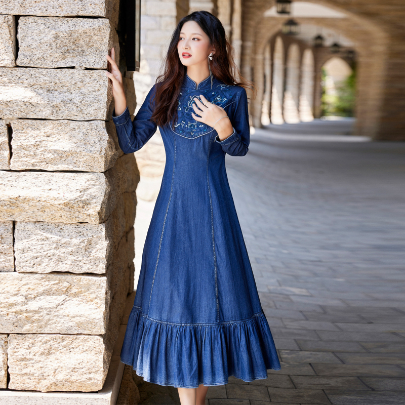 Jarné 2025 Nové vintage vyšívané džínsové šaty Elegantné úzke šaty s rybím chvostom 82533