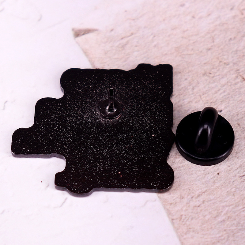 Neviem, čo mám robiť, smaltovaný špendlík, darček