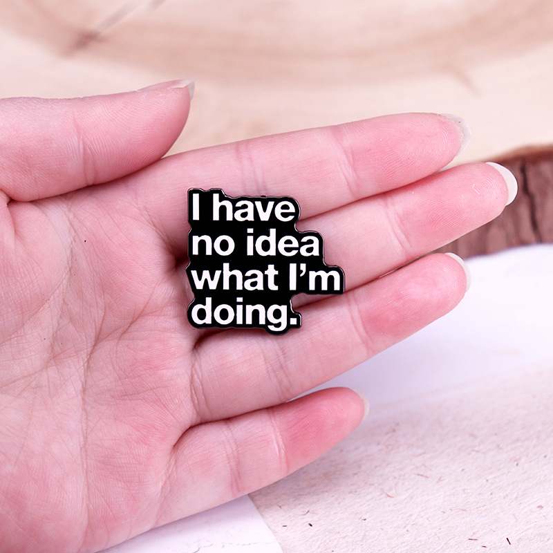 Neviem, čo mám robiť, smaltovaný špendlík, darček