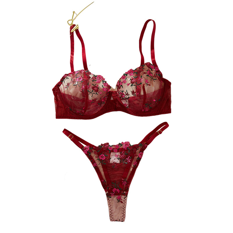 Vyno raudonumo plona moteriška didelės krūtinės S plius dydžio liemenėlė su surinkimais, ne plieniniais žiedais, reguliuojamo ilgio apatiniai be žymių.