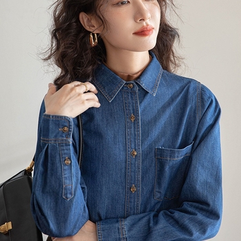 Dámske džínsové tričko v tmavomodrej retro štýle v hongkonskom štýle s ramenami, spodky, nové, jeseň a zima 2023, malý mäkký top