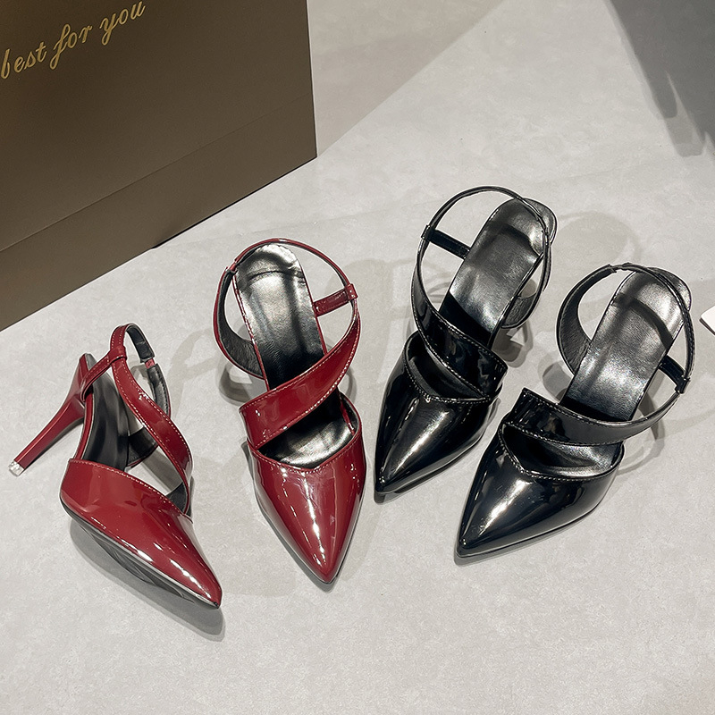 Obľúbené nové módne špicaté vysoké podpätky Dámske lakované kožené sandále s remienkom na ihličkovom podpätku Dámske vínovo červené sandále