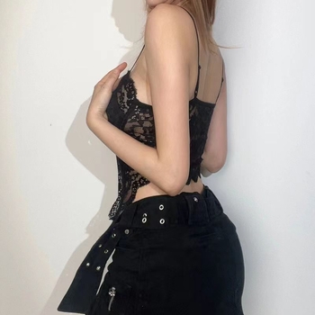 Σέξι δαντελένιο τιρκουάζ φόρεμα σε ευρωπαϊκό και αμερικανικό στιλ, με διαφανές εσωτερικό μέρος που αποκαλύπτει τον αφαλό και στενή γραμμή που κολακεύει το στήθος.