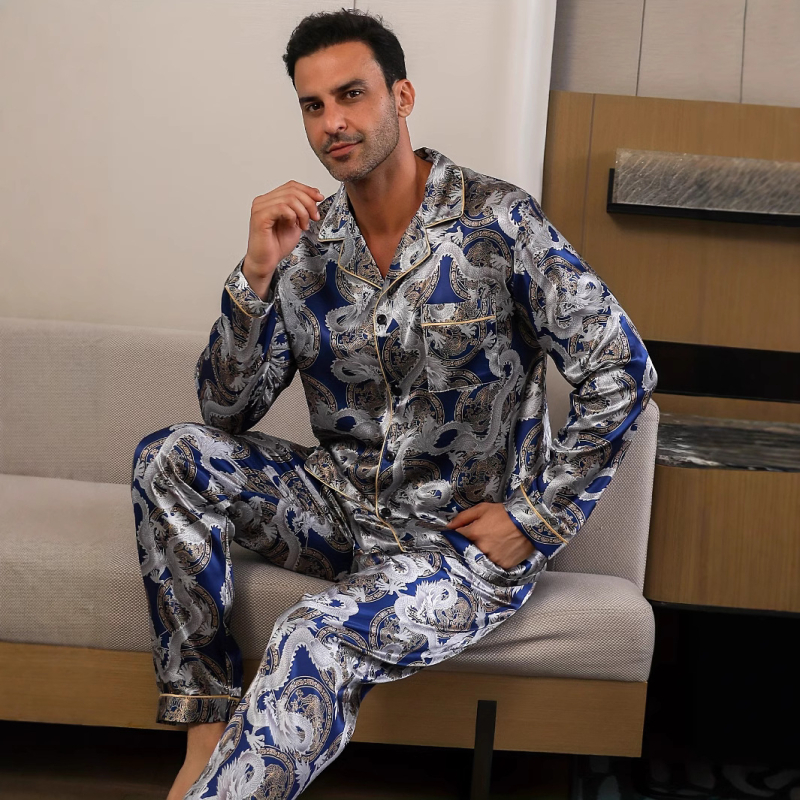 Pánske pyžamo s drakom, vreckami a ležérnymi klopami, dlhým rukávom a nohavicami zo zmesi polyesteru