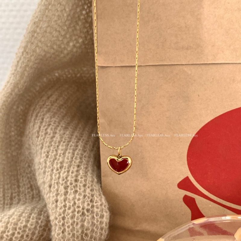 Punane armastus titaanterasest kaelakee naiste temperamendi tekstuuriga väikese punase südamega rangluu ketiga virsikukujulise südamega ripats naistele 2023 Uus