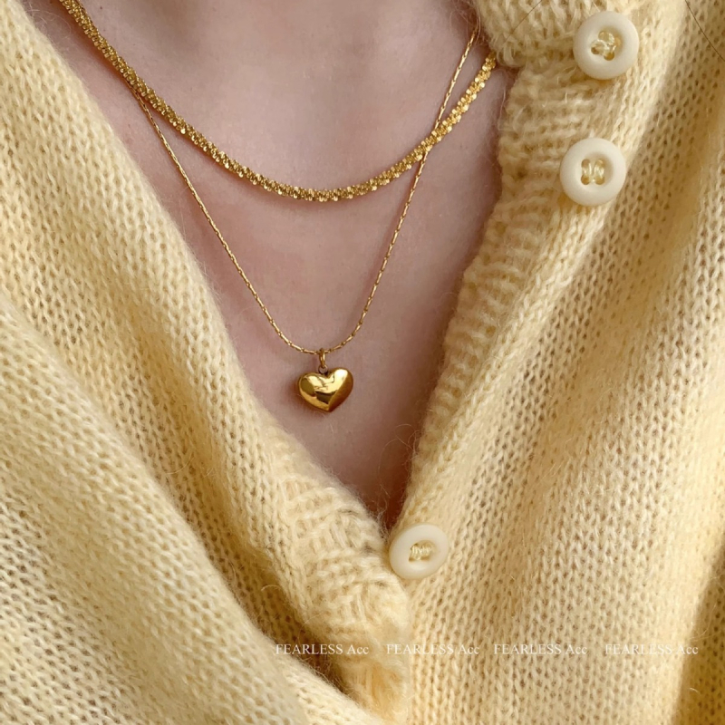 Punane armastus titaanterasest kaelakee naiste temperamendi tekstuuriga väikese punase südamega rangluu ketiga virsikukujulise südamega ripats naistele 2023 Uus