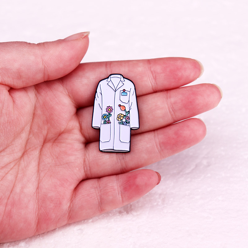 Brošňa v bielom plášti, lekár, vedec, profesor, odznak, príslušenstvo