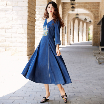 Retro čínsky štýl s vyšívanou džínsovou sukňou 2025 Jarné nové etnické štýlové ručne vyrobené šaty s gombíkmi 82536