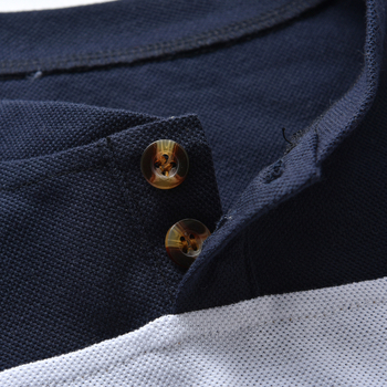 Ανδρικό, ανοιξιάτικο και φθινοπωρινό, νέο μαύρο, άσπρο και κίτρινο τρίχρωμο μπλουζάκι με γιακά και στάμπα, casual παντελόνι με κορδόνια και δέσιμο στον αστράγαλο, κοστούμι