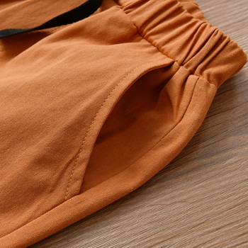 Ανδρικό, ανοιξιάτικο και φθινοπωρινό, νέο μαύρο, άσπρο και κίτρινο τρίχρωμο μπλουζάκι με γιακά και στάμπα, casual παντελόνι με κορδόνια και δέσιμο στον αστράγαλο, κοστούμι