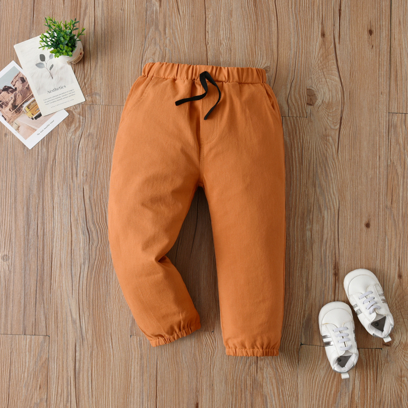 Pánske jarné a jesenné nové čierne, biele a žlté trojfarebné prešívané tričko s dlhým rukávom, stojatým golierom a šnurovaním na členku, ležérne nohavice