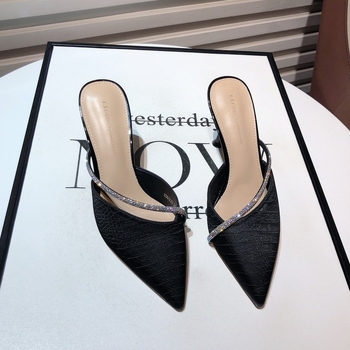 Γυναικεία σανδάλια και παντόφλες Baotou, καλοκαίρι 2024, νέο στυλ πανωφόρια, κομψά ημι-παντόφλες, μικρά φρέσκα, μυτερά ψηλοτάκουνα με στρας