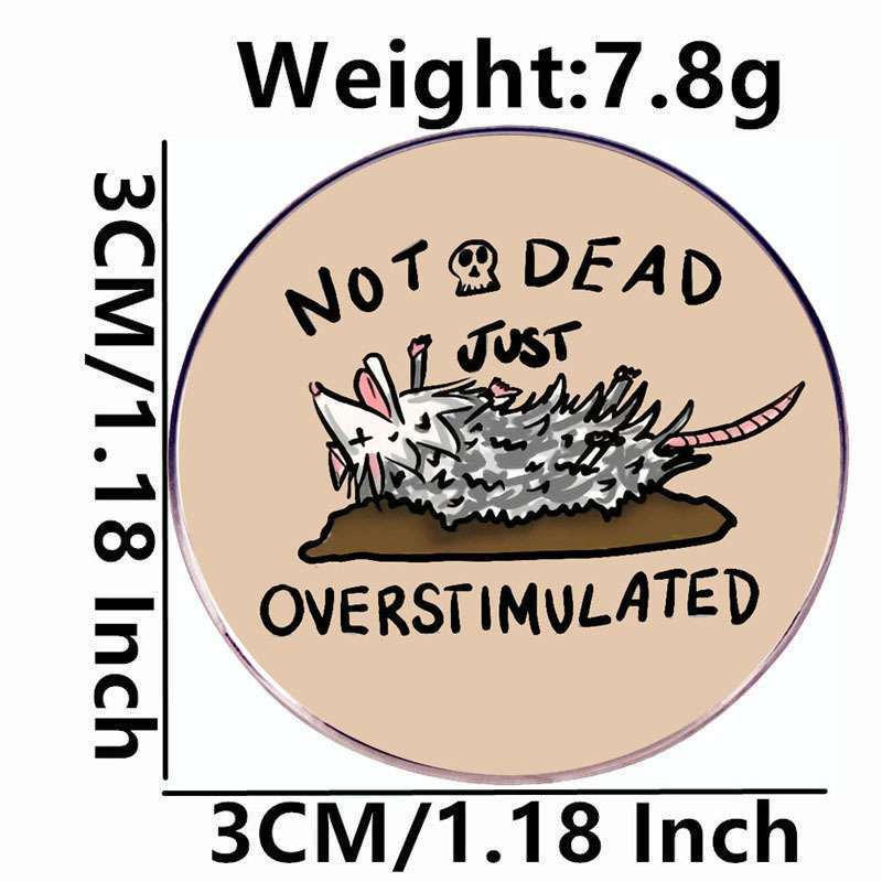 Žiadne mŕtve, len nadmerná stimulácia, brošňa s kresleným vačicom, odznak s kovovou zliatinou, odznak, príslušenstvo