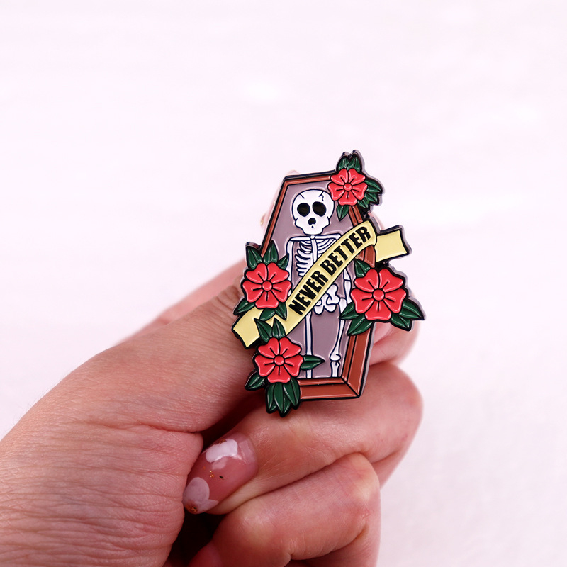 Nikdy lepšie kostlivé brošne s lebkou, rámom, humorným odznakom a doplnkami