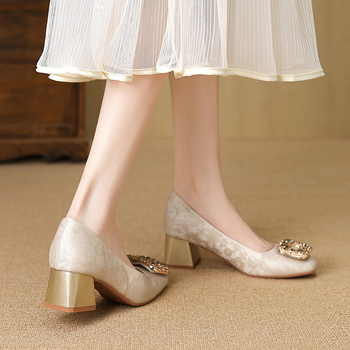 Άνοιξη και Φθινόπωρο 2024 Vintage Εθνικό Στυλ Νέα Κινέζικα Χοντρό Τακούνι Άνετα Παπούτσια Μονής Επίστρωσης Γυναικεία Τετράγωνη Αγκράφα με Στρας Κομψά Γαλλικά Παπούτσια με Ψηλοτάκουνα