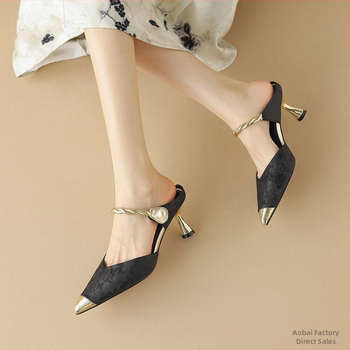 Nauji kiniško stiliaus antikvariniai elegantiški aukštakulniai moteriški pavasario ir vasaros nauji vakarietiško stiliaus baotou šlepetės madingi viršutiniai drabužiai iš šilko, minkštos odos