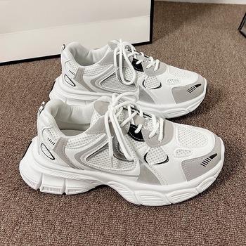 Europietiškos stoties tinklelio kvėpuojantys Paryžiaus tėčio batai moterims, 2024 m. nauji mados nišiniai storo pado aukštinantys laisvalaikio sportiniai bateliai