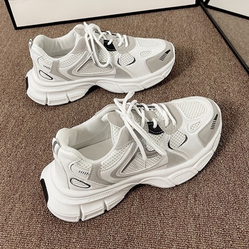 Europietiškos stoties tinklelio kvėpuojantys Paryžiaus tėčio batai moterims, 2024 m. nauji mados nišiniai storo pado aukštinantys laisvalaikio sportiniai bateliai