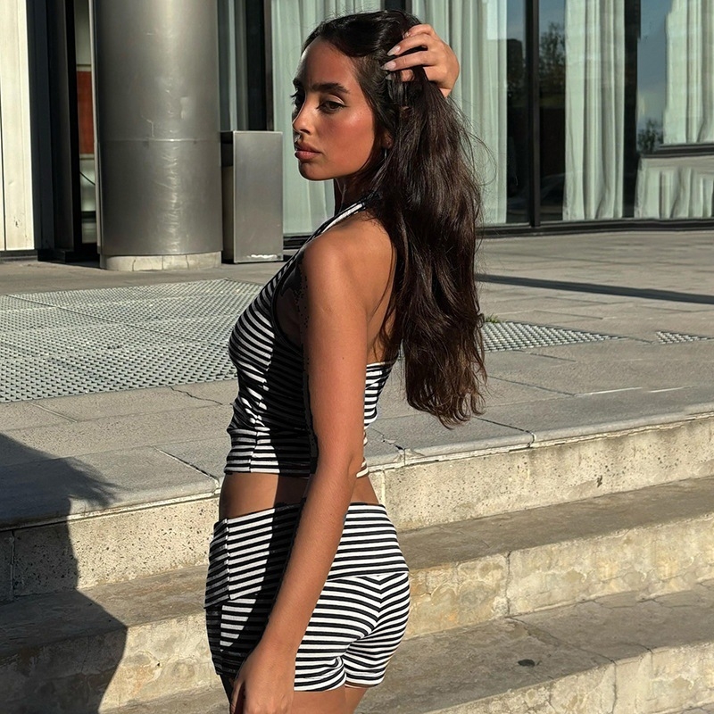 Primăvara 2025, nou, confortabil, simplu, cu guler jos, design texturat cu blocuri de culoare, talie exterioară, pantaloni scurți strâmți, set din două piese