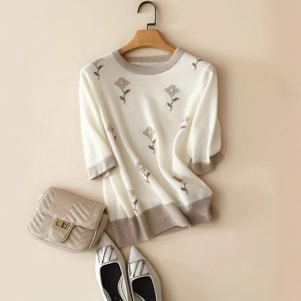 Nový vyšívaný pletený top s okrúhlym výstrihom a krátkym rukávom, jar a leto 2025, horúci trend! Priedušný