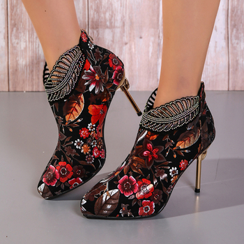 Veľké veľkosti zahraničného obchodu 2023 Jarné a jesenné nové vysoké podpätky čižmy z antickej kože s vyšívaným jemným podpätkom Baotou móda módna obuv