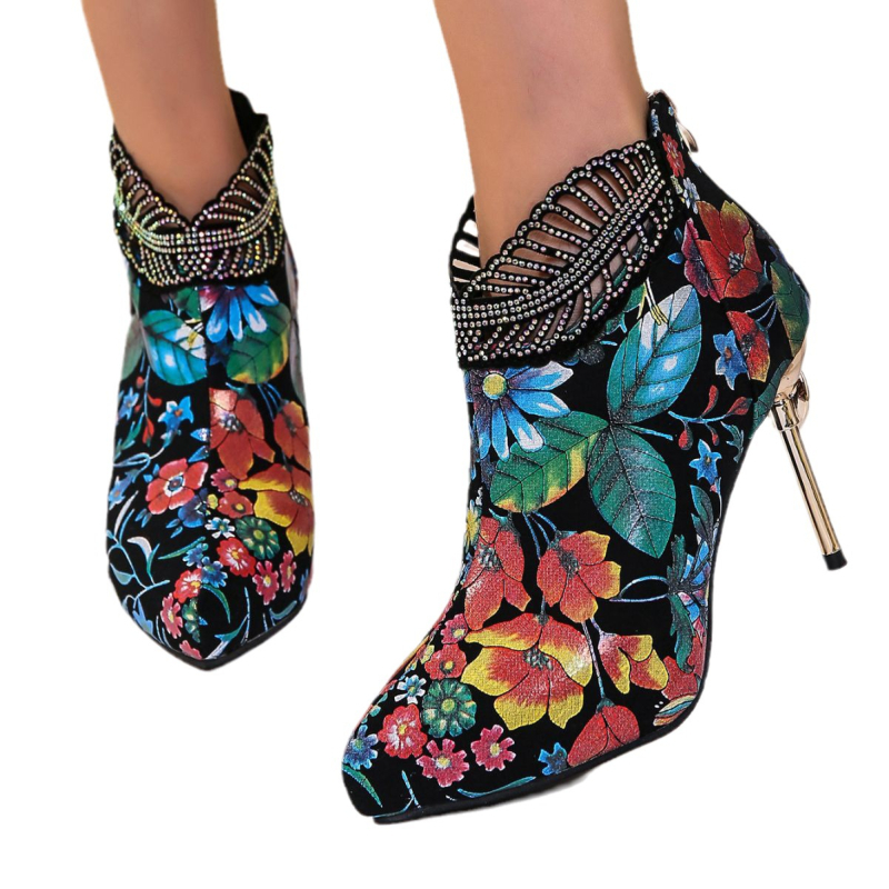 Veľké veľkosti zahraničného obchodu 2023 Jarné a jesenné nové vysoké podpätky čižmy z antickej kože s vyšívaným jemným podpätkom Baotou móda módna obuv