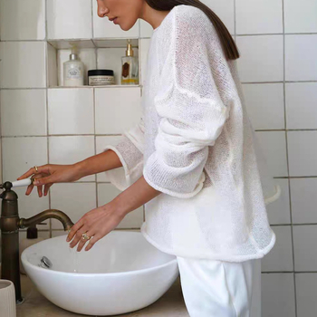 Amazon pārrobežu e-komercija Eiropā un Amerikas Savienotajās Valstīs, balta, plāna adīta Perspective blūze, sieviešu garroku vaļīgs džemperis