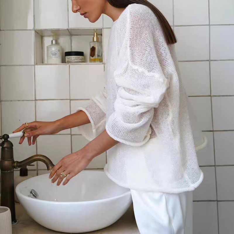 Amazon pārrobežu e-komercija Eiropā un Amerikas Savienotajās Valstīs, balta, plāna adīta Perspective blūze, sieviešu garroku vaļīgs džemperis