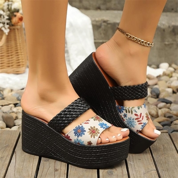 Dámske sandále a papuče s kvetinovým vzorom a platformou pre väčšie veľkosti, nový štýl, letné 2025, jednofarebné, na vysokom podpätku, s okrúhlou špičkou, otvorenou špičkou a klinovým remienkom