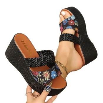 Dámske sandále a papuče s kvetinovým vzorom a platformou pre väčšie veľkosti, nový štýl, letné 2025, jednofarebné, na vysokom podpätku, s okrúhlou špičkou, otvorenou špičkou a klinovým remienkom