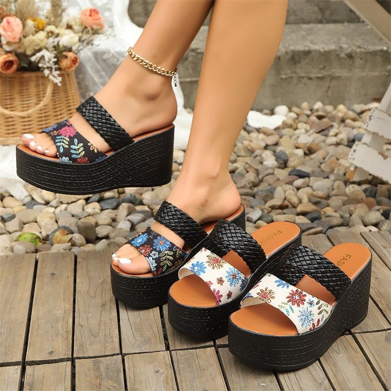 Dámske sandále a papuče s kvetinovým vzorom a platformou pre väčšie veľkosti, nový štýl, letné 2025, jednofarebné, na vysokom podpätku, s okrúhlou špičkou, otvorenou špičkou a klinovým remienkom