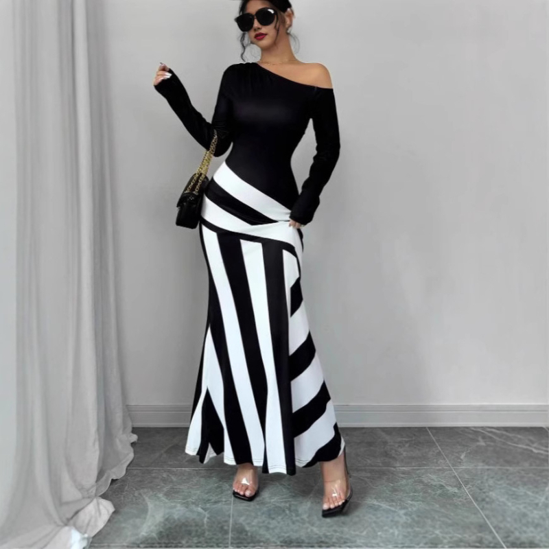 Európske a americké cezhraničné jarné nové sexy asymetrické golierové nepravidelné pruhované šaty s morskou pannou a lemom