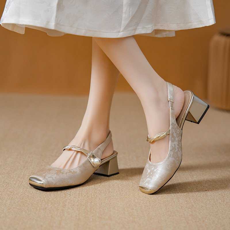 Letné nové sandále Baotou s hrubým podpätkom a štvorcovou špičkou vzadu, dutým remienkom a francúzskymi sandálami Mary Jane z roku 2025