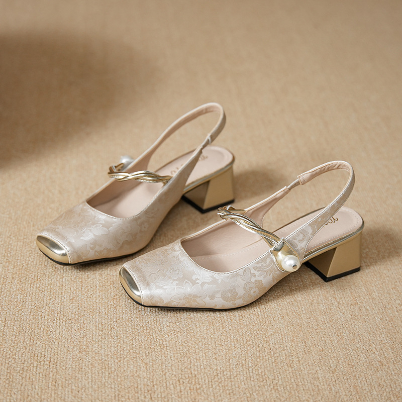 Letné nové sandále Baotou s hrubým podpätkom a štvorcovou špičkou vzadu, dutým remienkom a francúzskymi sandálami Mary Jane z roku 2025