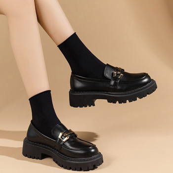 Dámske mokasíny na platforme z mäkkej kože s veľkými rozmermi, jar a jeseň 2023, nové retro britské nazúvacie mokasíny