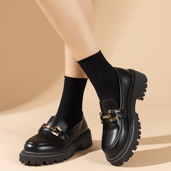 Dámske mokasíny na platforme z mäkkej kože s veľkými rozmermi, jar a jeseň 2023, nové retro britské nazúvacie mokasíny