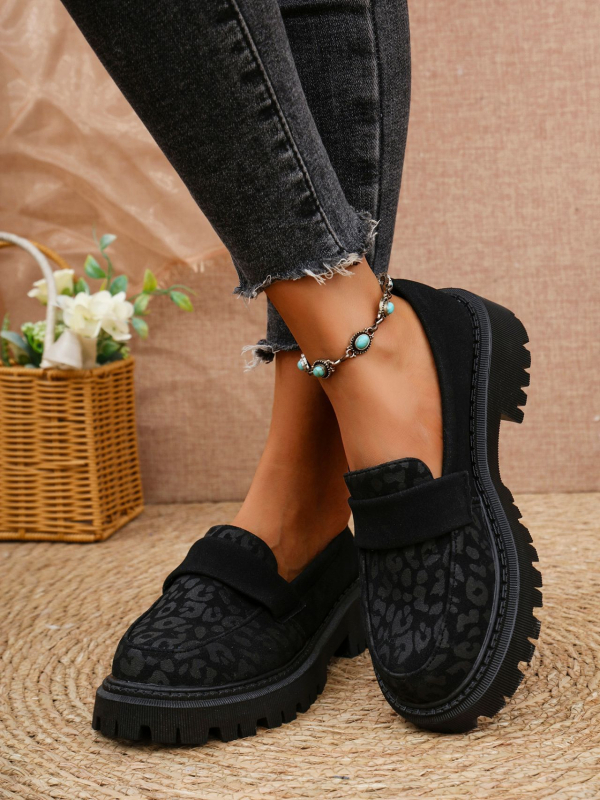 Zdroj továreň hrubá podrážka čierne malé kožené topánky dámske zahraničný obchod cezhraničné pohodlné mokasíny výklenok dizajn ležérne topánky príliv