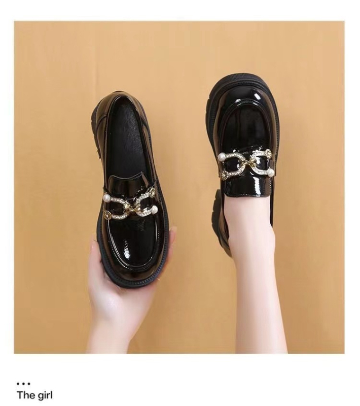 Malé kožené topánky pre ženy jeseň 2024, nové, univerzálne, hrubý podpätok, lakovaná koža, jednovrstvové topánky s hrubou podrážkou, zvyšujúce výšku, mokasíny, nazúvacie, jednovrstvové topánky