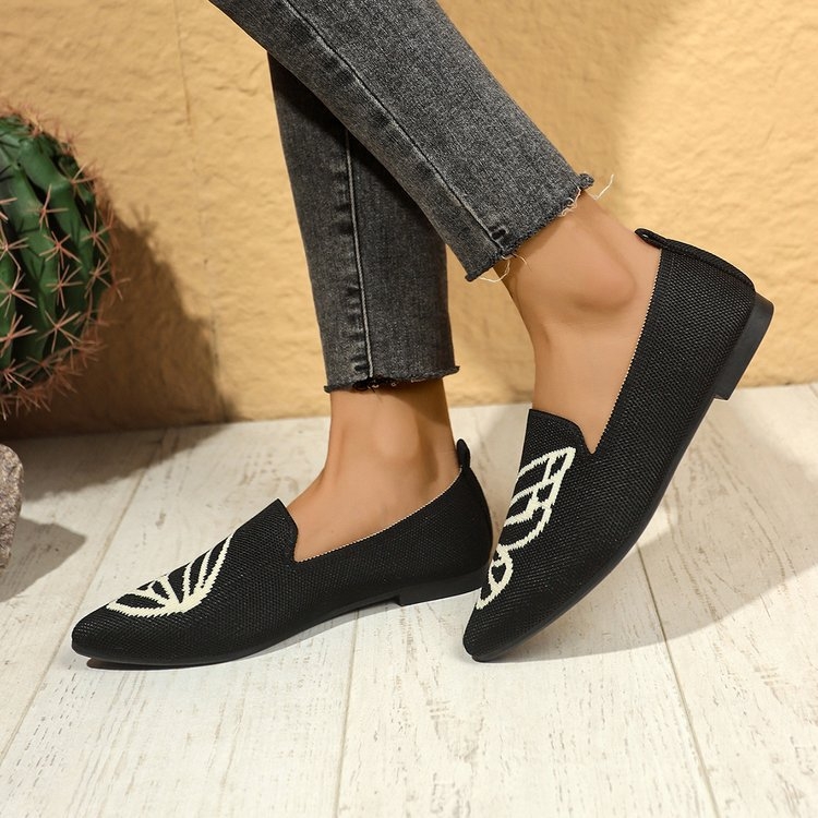 Chanel stil špicastih prstiju plitkih usnica francuske antilop cipele niske pete 2025 slip-on cipele za mame univerzalne cipele Mary Jane