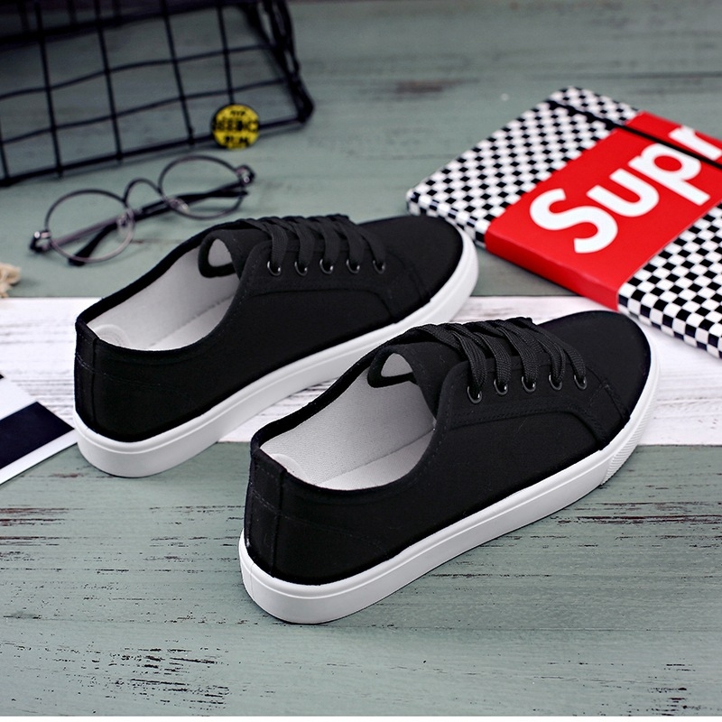 Studentu zema augšdaļa literārā stilā. Daudzpusīgas baltas audekla kurpes sievietēm. Vasaras korejiešu 2024. gada jaunās, vecās Pekinas auduma kurpes ar plakanu platformu.