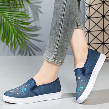 2025. gada jaunās vecās Pekinas auduma kurpes sieviešu modes izšūtas audekla kurpes studentu ikdienas kurpes ar zemu augšdaļu uzvelkamās kurpes